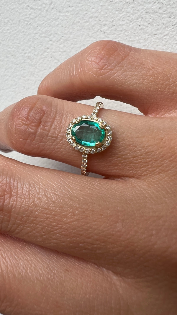 LAGOON emerald ring