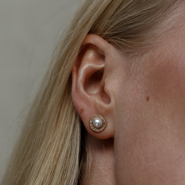 Button pearl earrings*